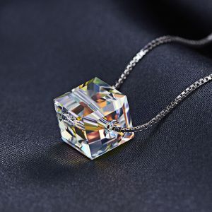 Colgante en plata de ley 925 con cubo transparente