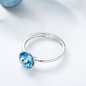 Anillo en Plata de Ley 925 con cristalería preciosa azul claro