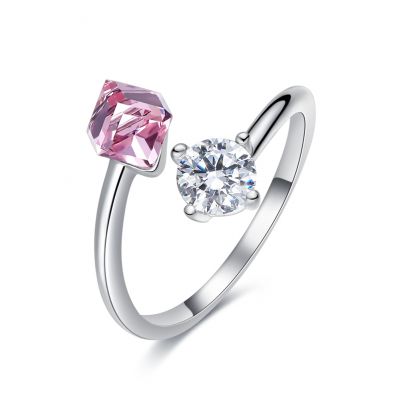 Anillo de plata con cubo rosa y cristal transparente