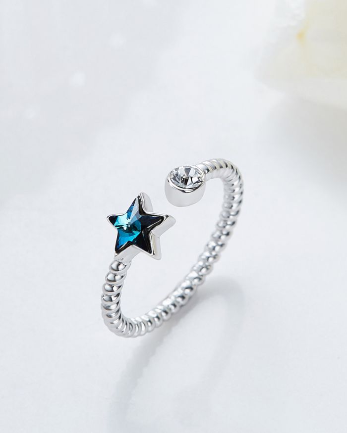 Anillo en Plata de Ley 925 con estrella azul